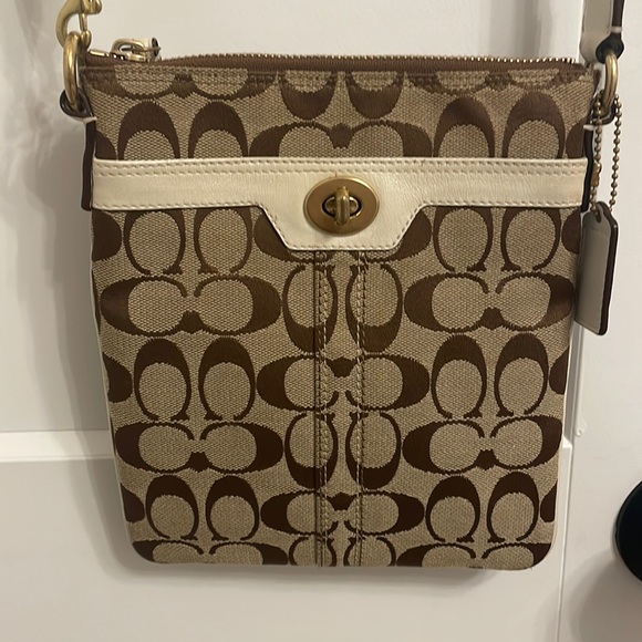 Coach shoulder strap purse - Picture 1 of 4